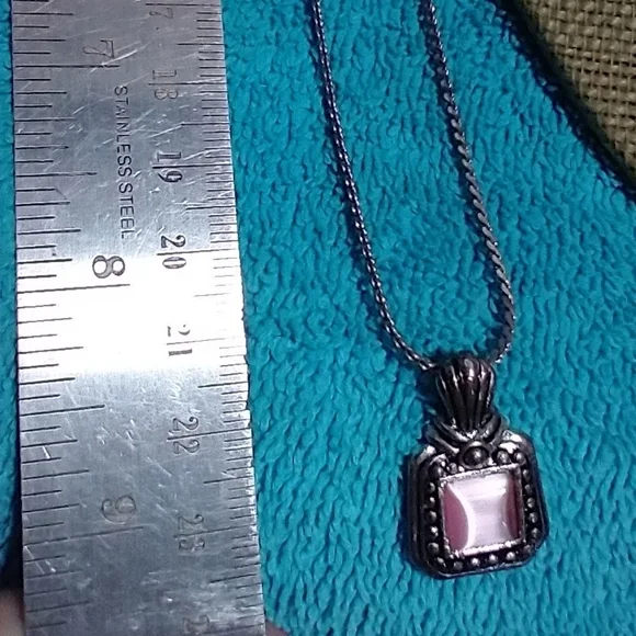 Elegant Pink Cat Eye Stone Silvertone Pendant Necklace vintage intricate detail - Picture 3 of 4